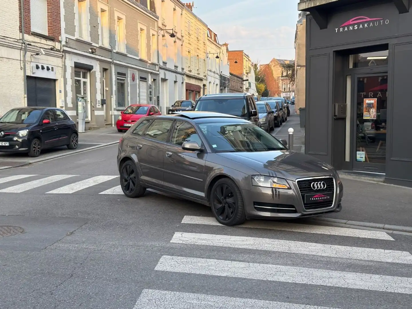Audi A3 1.6 TDI 105 DPF Ambition TOIT OUVRANT Grau - 1