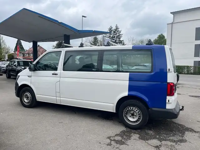 Volkswagen Transporter view 4