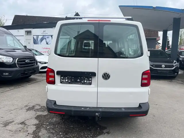 Volkswagen Transporter view 5