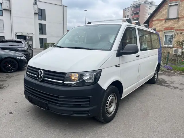 Volkswagen Transporter view 3