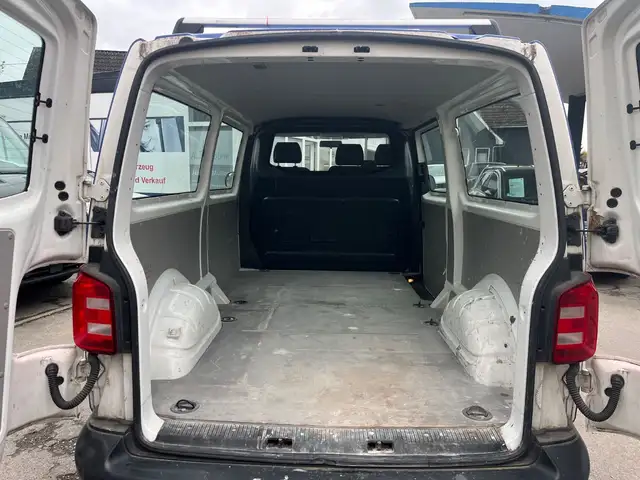 Volkswagen Transporter view 10