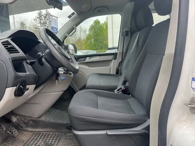 Volkswagen Transporter view 8