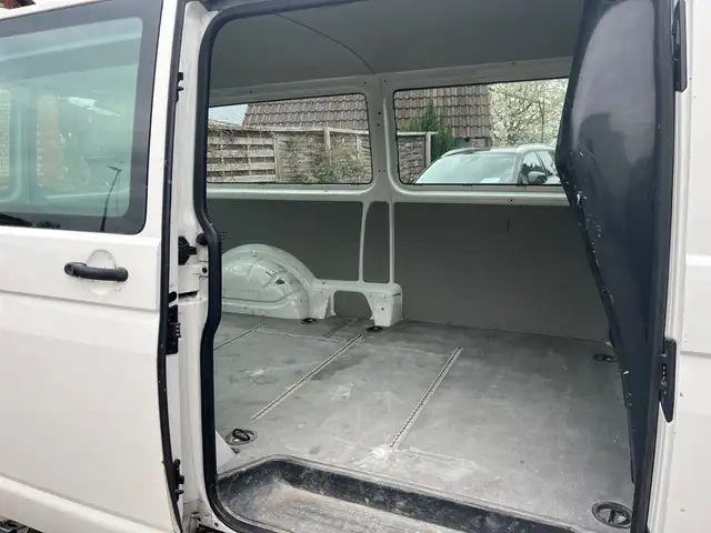 Volkswagen Transporter view 12