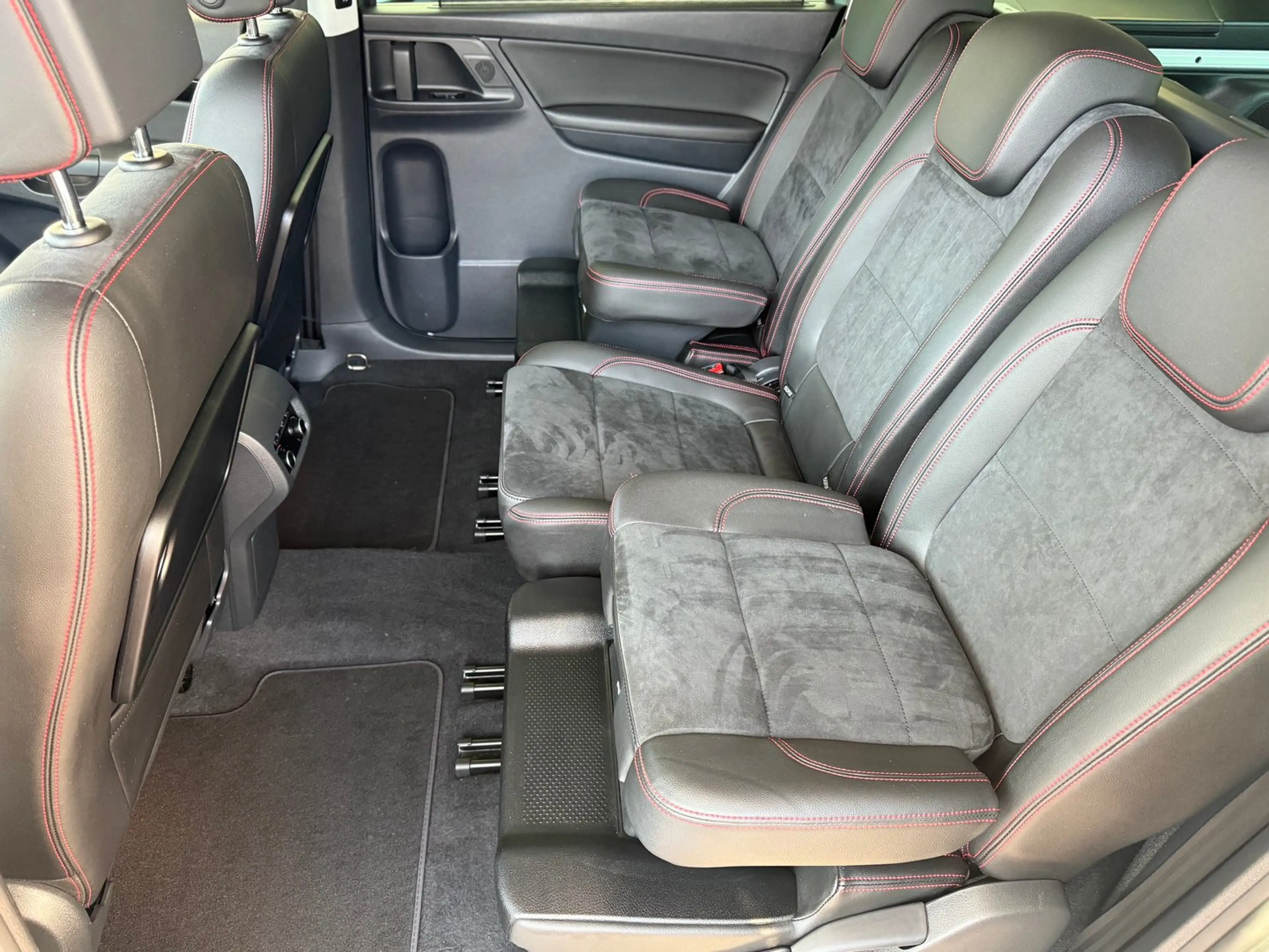 SEAT Alhambra FR TDI DSG 4Drive — photo 11