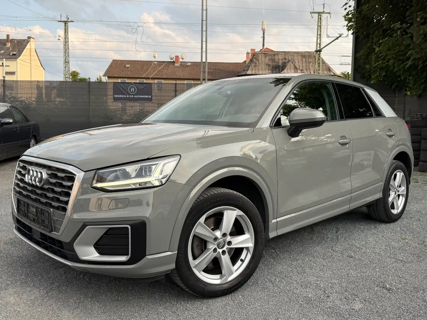 Audi Q2 SPORT ULTRA / AUTOMATIK / 1 HAND /TOP ZUSTAND Šedá - 1