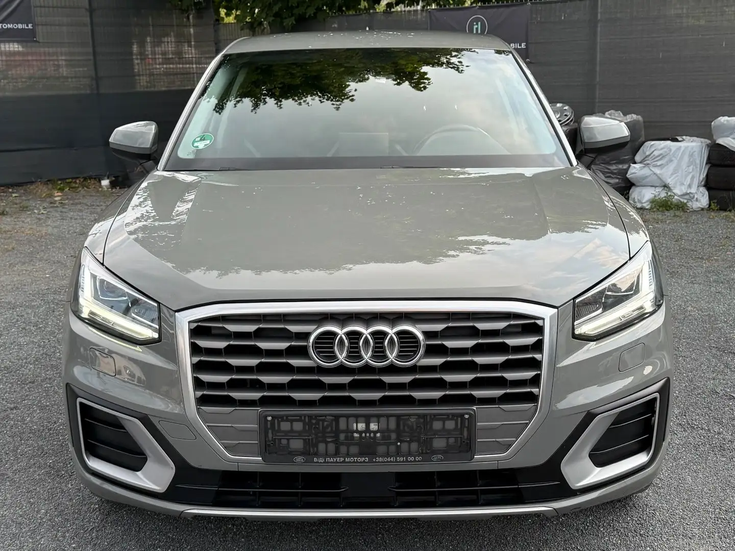 Audi Q2 SPORT ULTRA / AUTOMATIK / 1 HAND /TOP ZUSTAND Šedá - 2