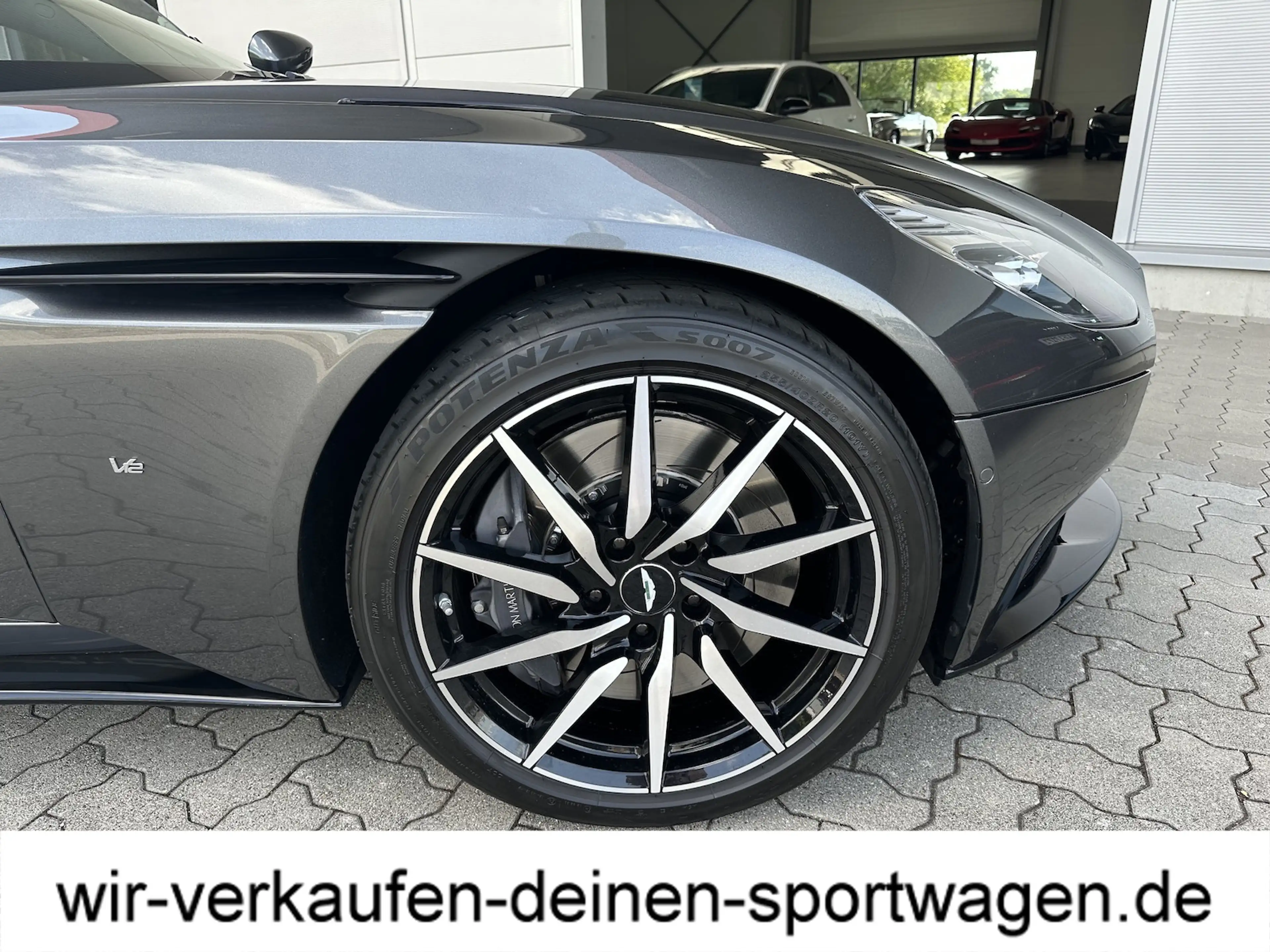 Aston Martin DB11 V12 Launch Edition Edition unffr. neuwertig — photo 13