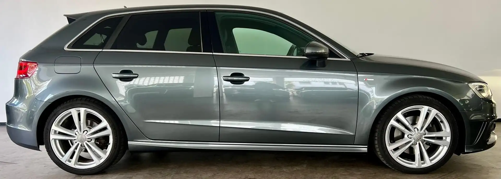 Audi A3 Sportback 3x S-Line quattro Navi TÜV&SERV NEU Grau - 2