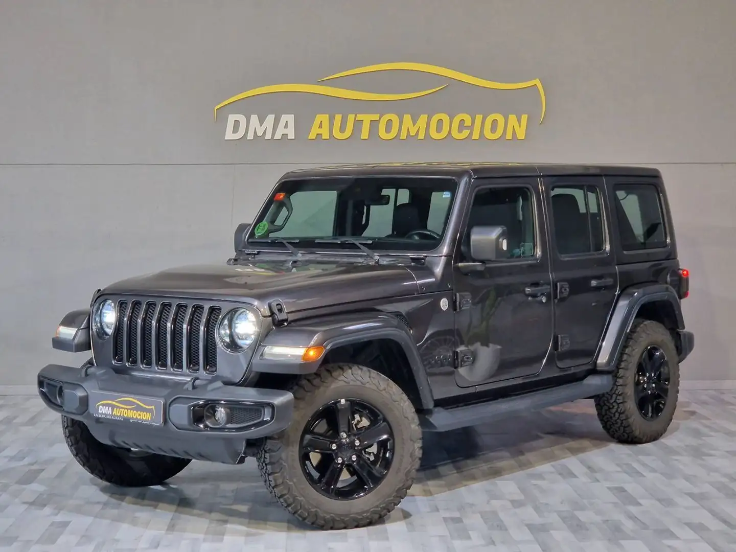 Jeep Wrangler Unlimited Night Eagle Grau - 1