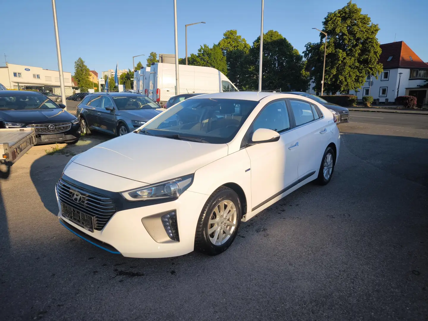Hyundai IONIQ Trend Hybrid Blanc - 1