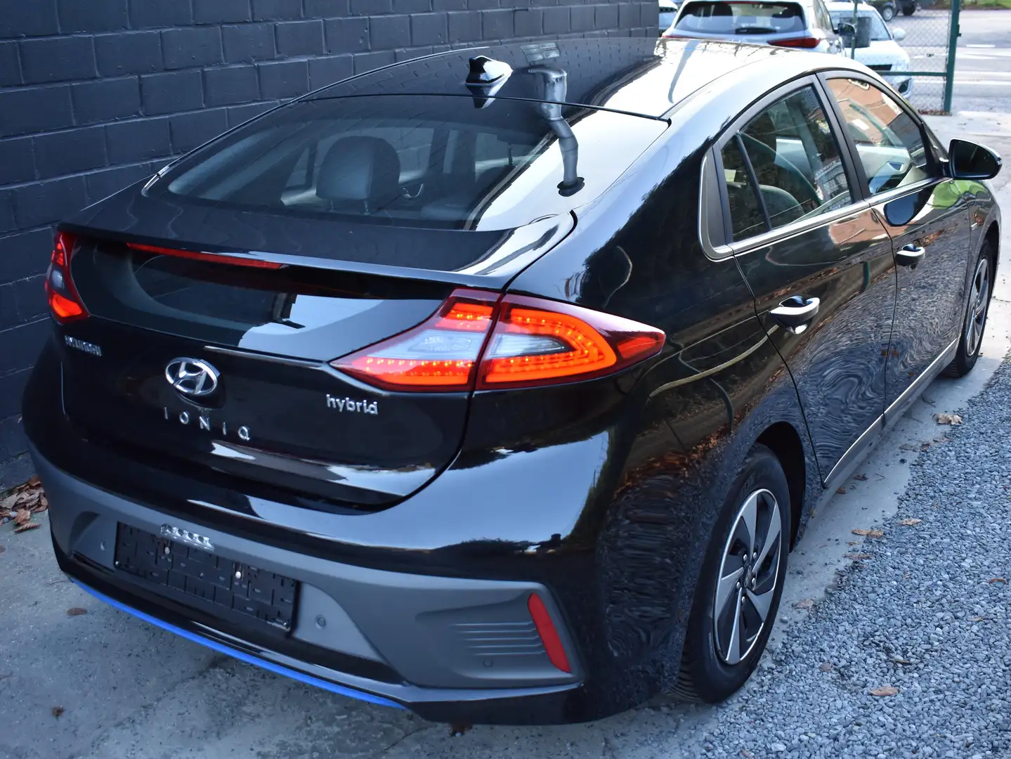 Hyundai IONIQ Ioniq 1.6GDi DCT / CUIR / FULL OPTIONS / GARANTIE Schwarz - 2