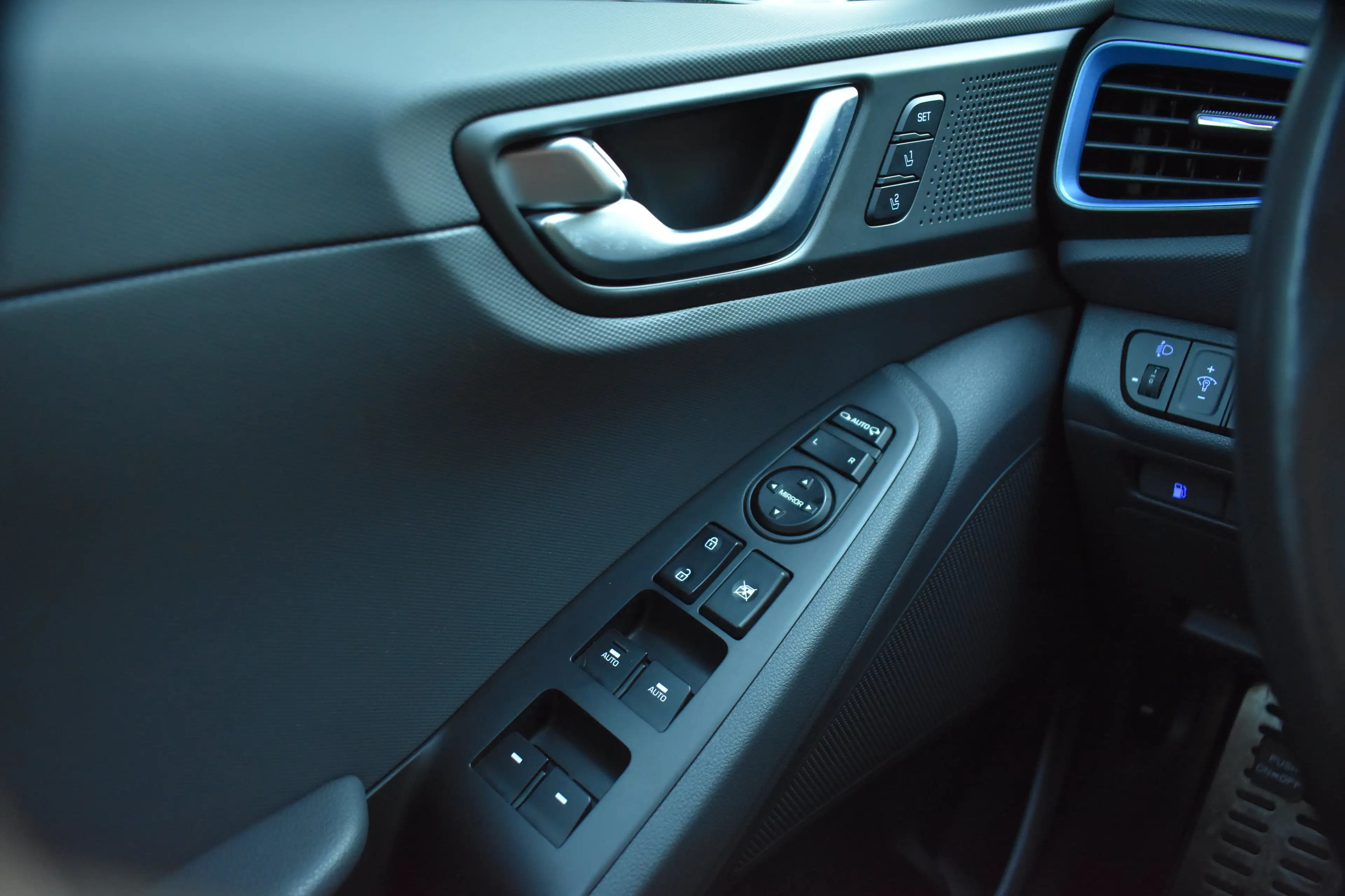 Hyundai IONIQ Ioniq 1.6GDi DCT / CUIR / FULL OPTIONS / GARANTIE — photo 11