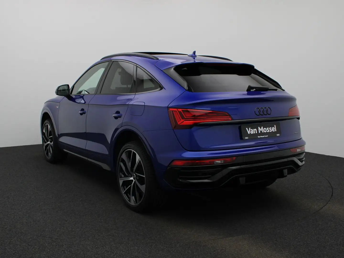 Audi Q5 Sportback 55 TFSI e S edition Competition 367 PK | Bleu - 2