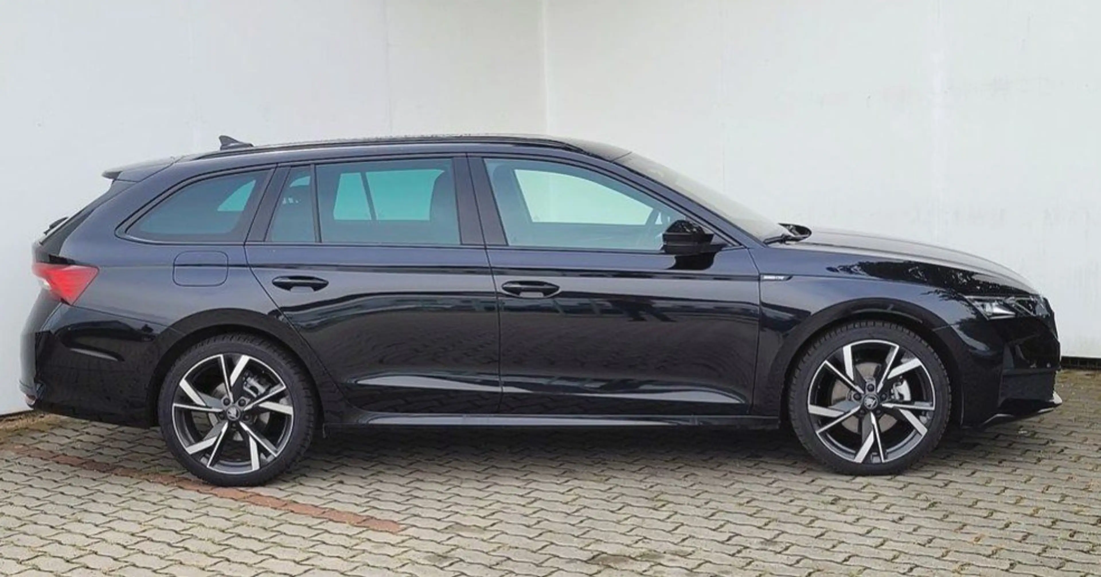 Skoda Octavia Combi 1.5 TSI mHEV 110 kW Sportline — photo 9
