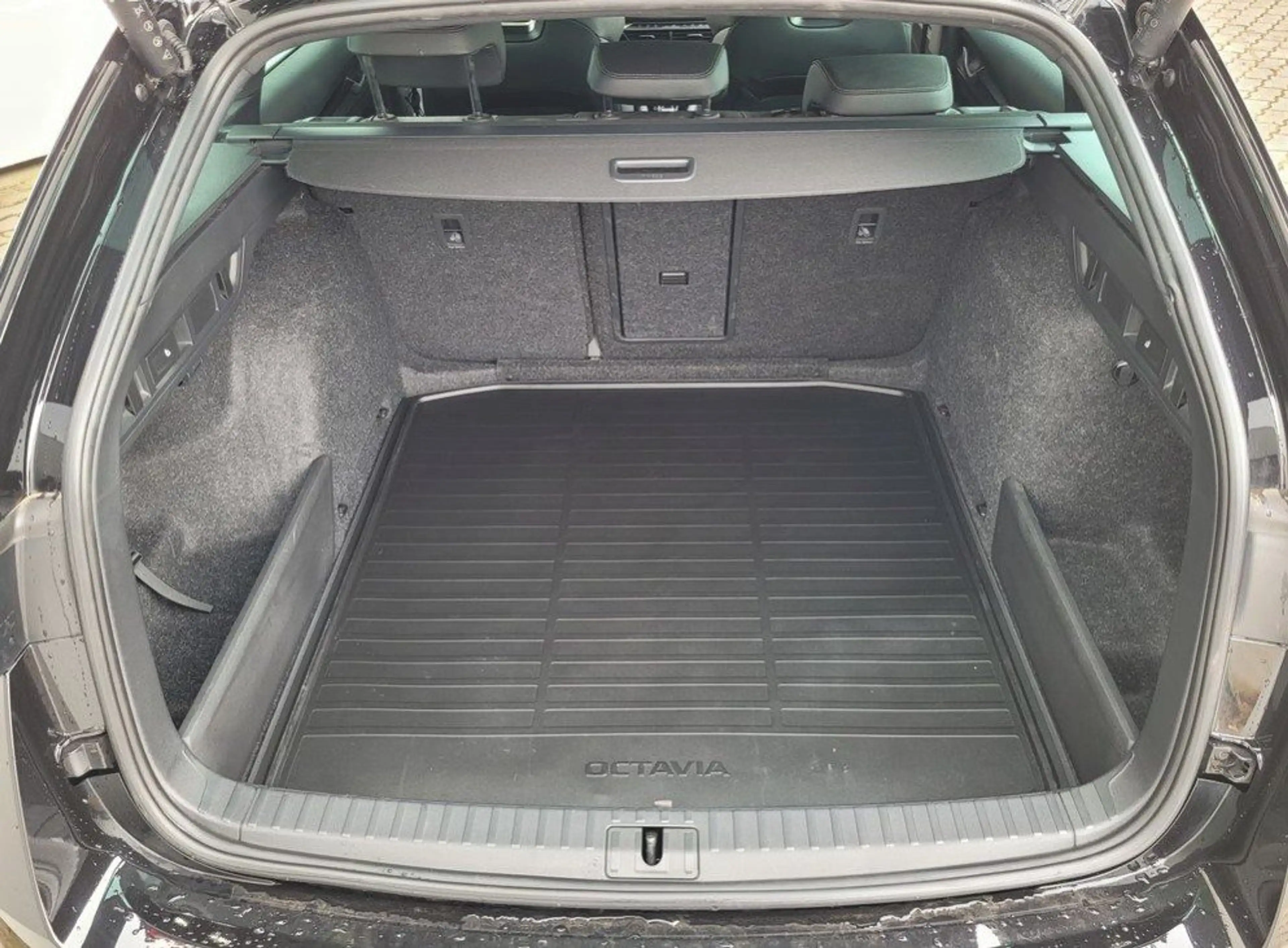 Skoda Octavia Combi 1.5 TSI mHEV 110 kW Sportline — photo 6