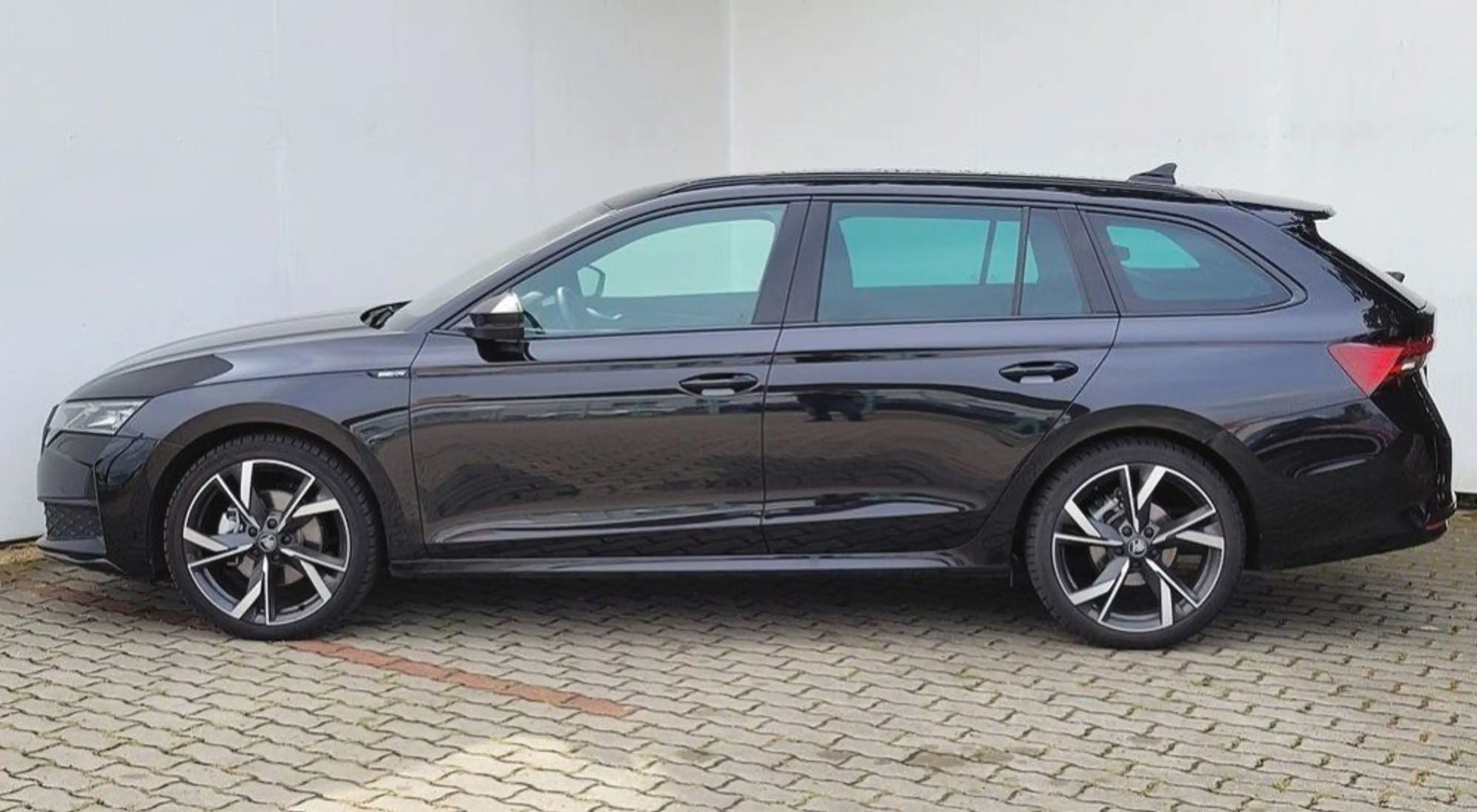 Skoda Octavia Combi 1.5 TSI mHEV 110 kW Sportline — photo 3