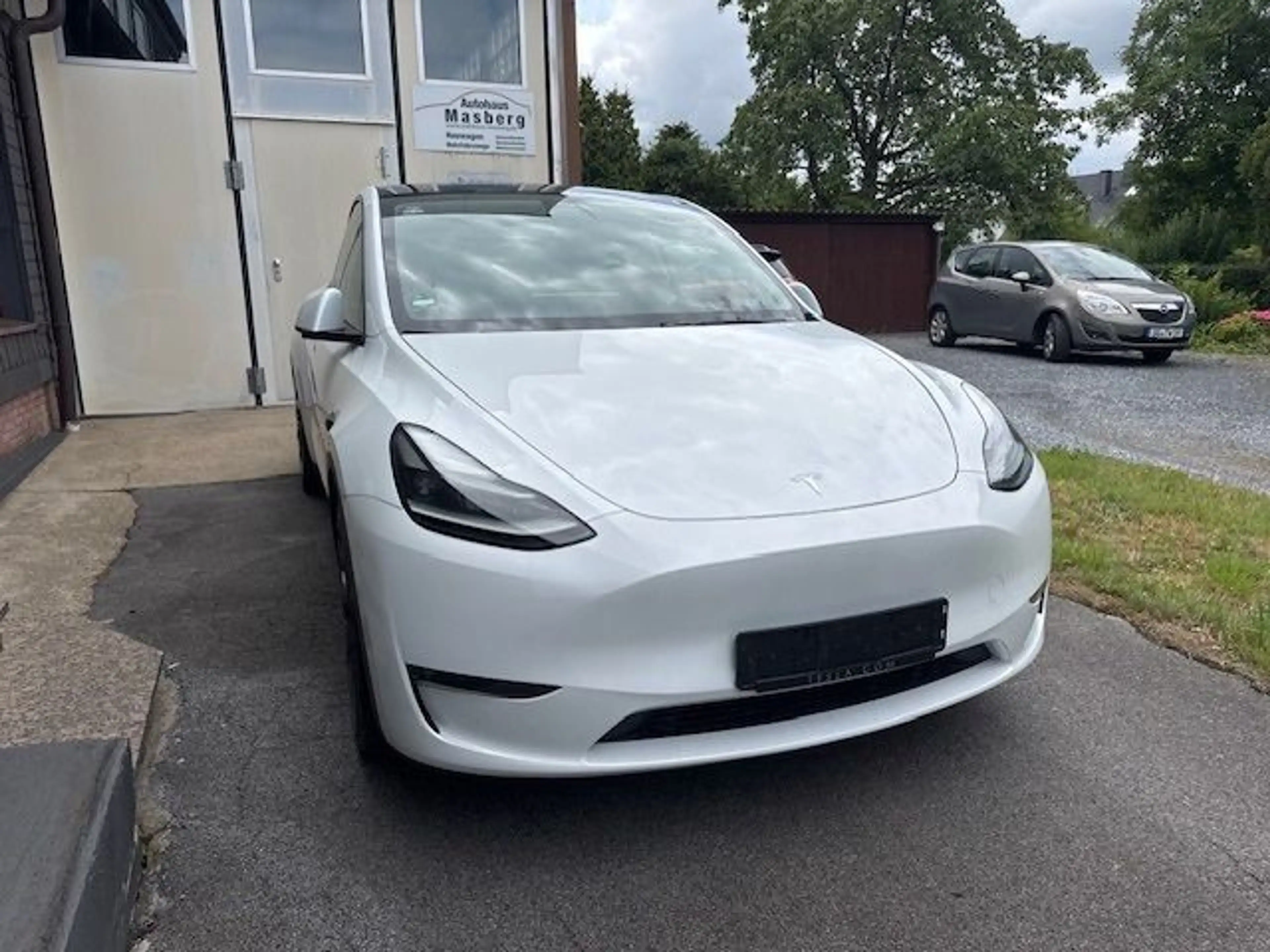 Tesla Model Y PERFORMANCE AHK 1. Hand MwSt. ausweisbar — photo 4