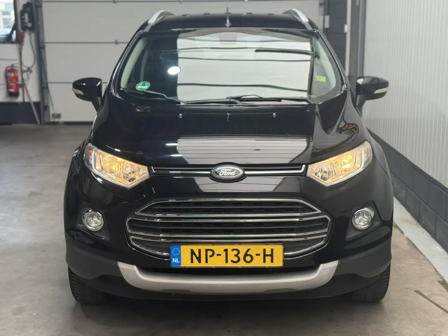 Ford EcoSport 1.0 EcoBoost Titanium Zwart - 2