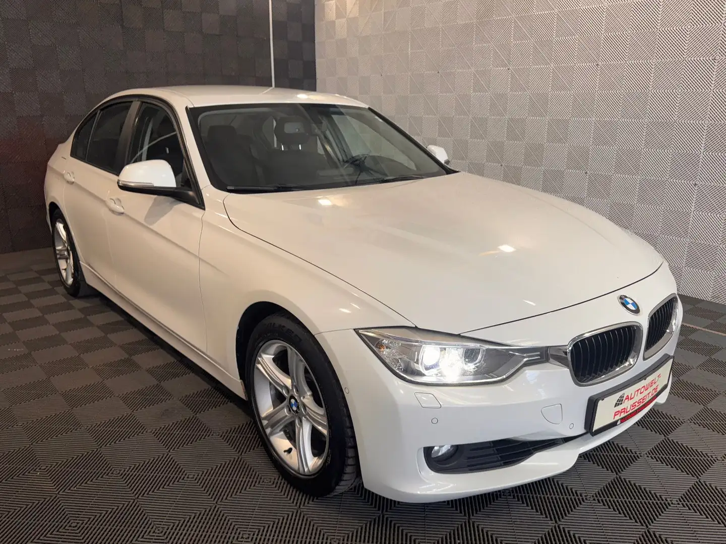 BMW 328 i Lim.*ACC*R.KAM-KLIMA-PDC-BLUETOOTH-LM 17" Blanco - 1