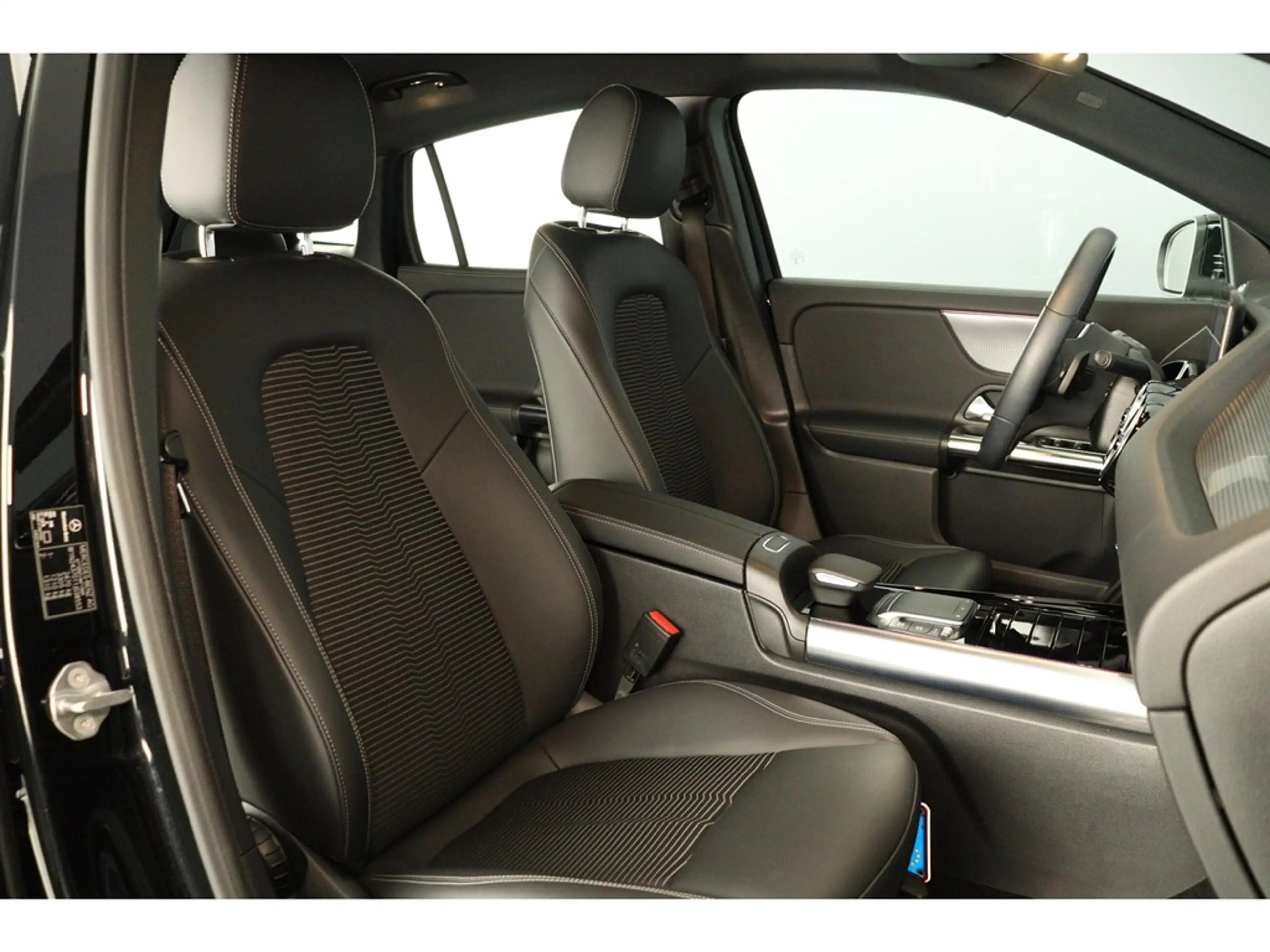 Mercedes-Benz EQA 250 190pk Luxury Pack Business — photo 11