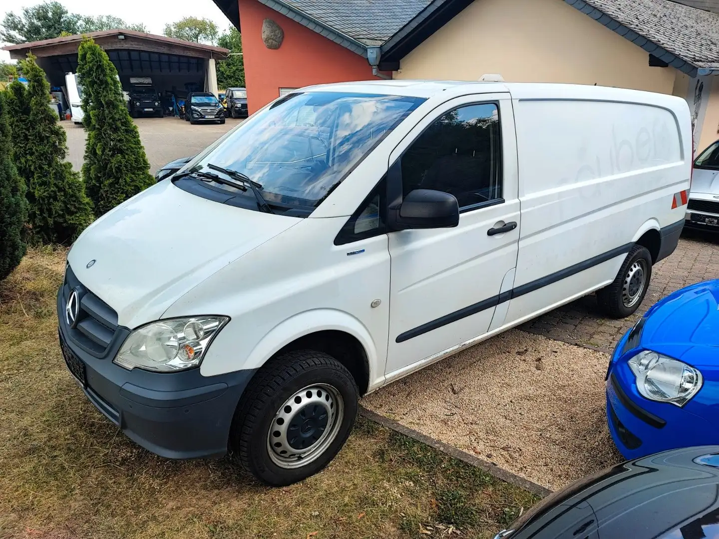 Mercedes-Benz Vito Kasten 4x4 113 CDI extralang/AHK/KLIMA/PDC Weiß - 1