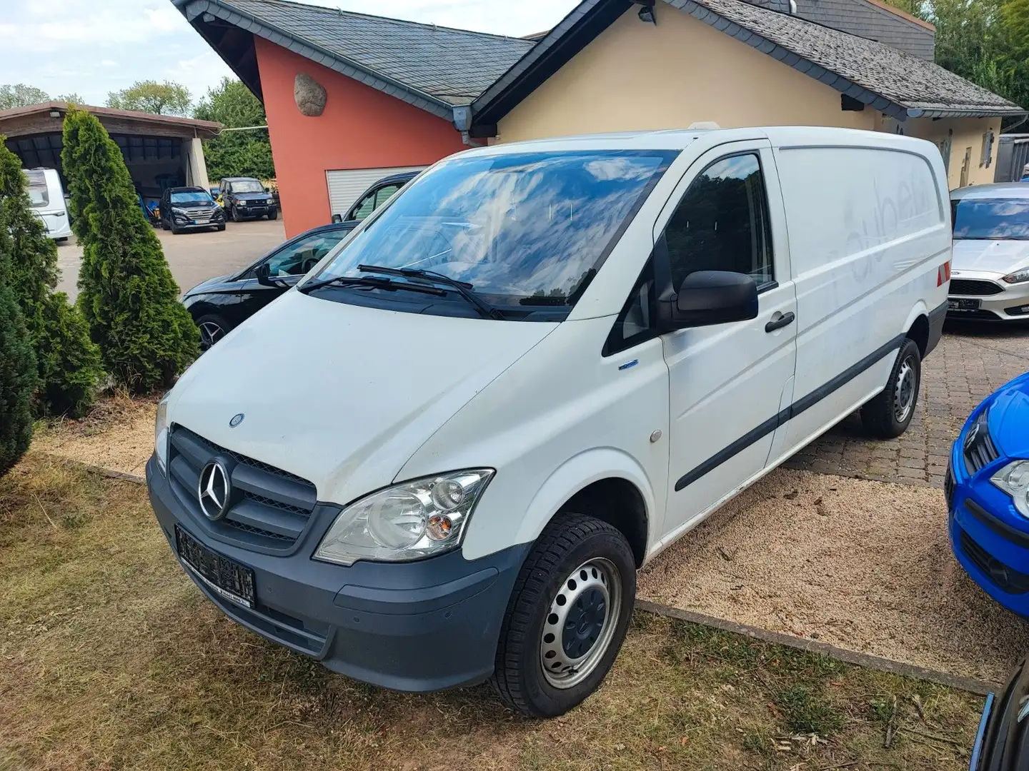 Mercedes-Benz Vito Kasten 4x4 113 CDI extralang/AHK/KLIMA/PDC Weiß - 2