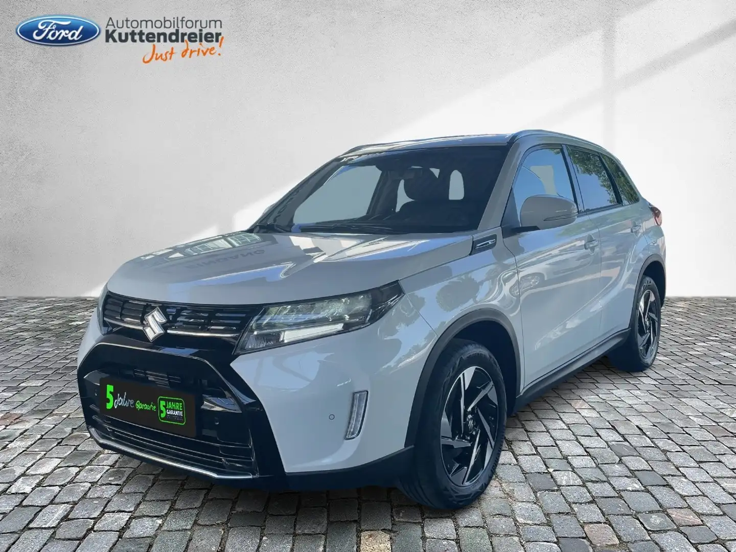 Suzuki Vitara 1.5 Comfort+ ACC+LED+Navi+SD+SHZ+Kam.+PDC Biały - 2