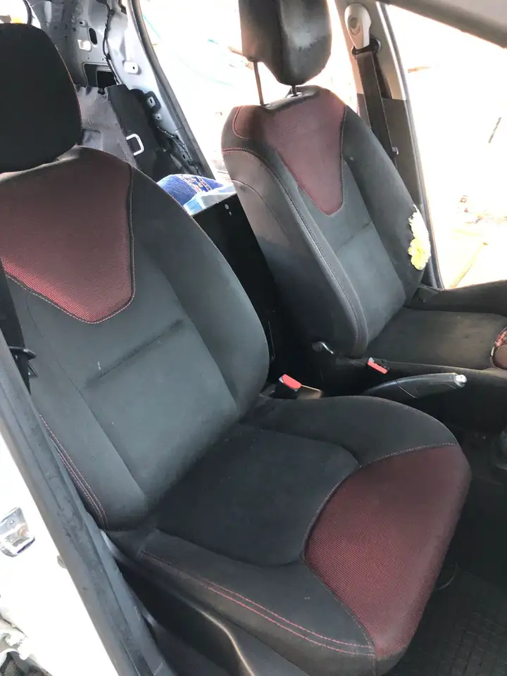 Renault Clio Citadine 3 portes — photo 9