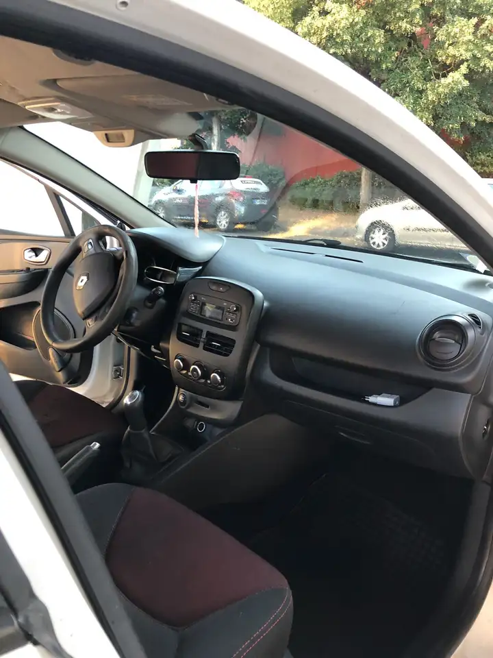Renault Clio Citadine 3 portes — photo 8