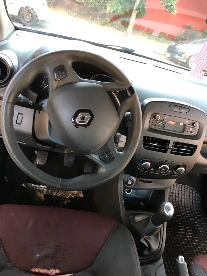 Renault Clio Citadine 3 portes — photo 12