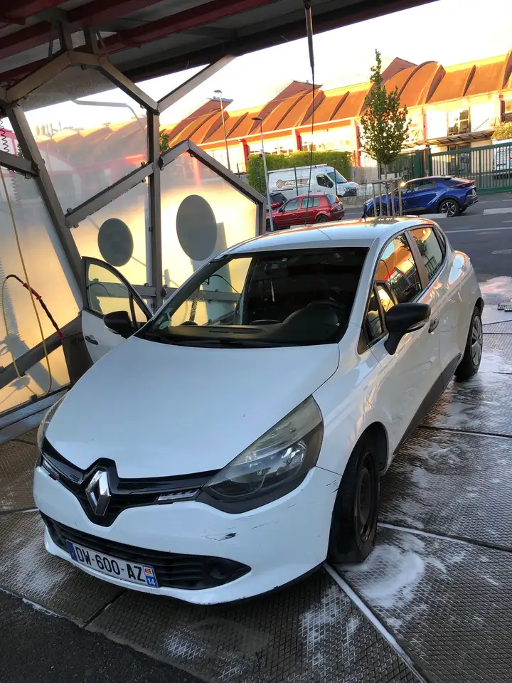 Renault Clio Citadine 3 portes — photo 3