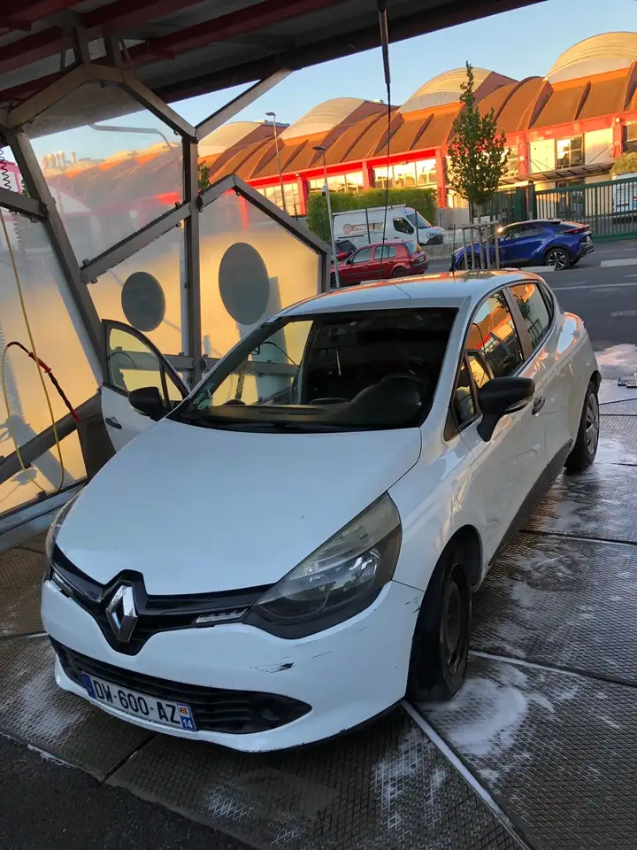 Renault Clio Citadine 3 portes — photo 2