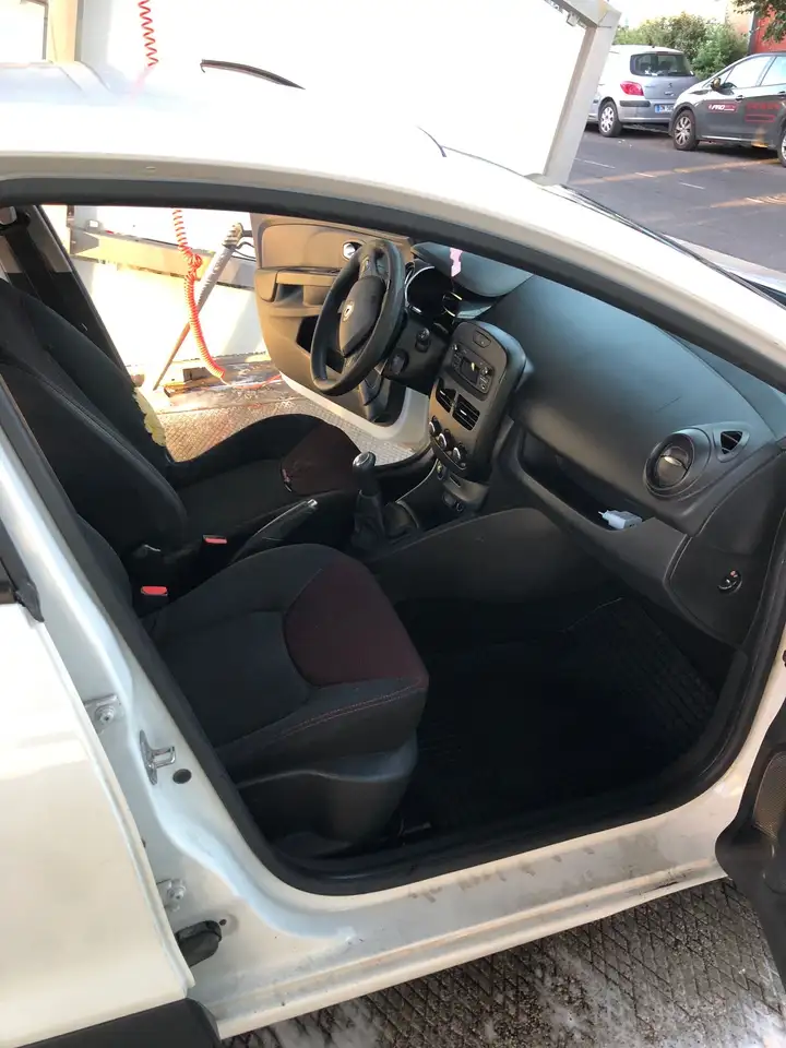 Renault Clio Citadine 3 portes — photo 6