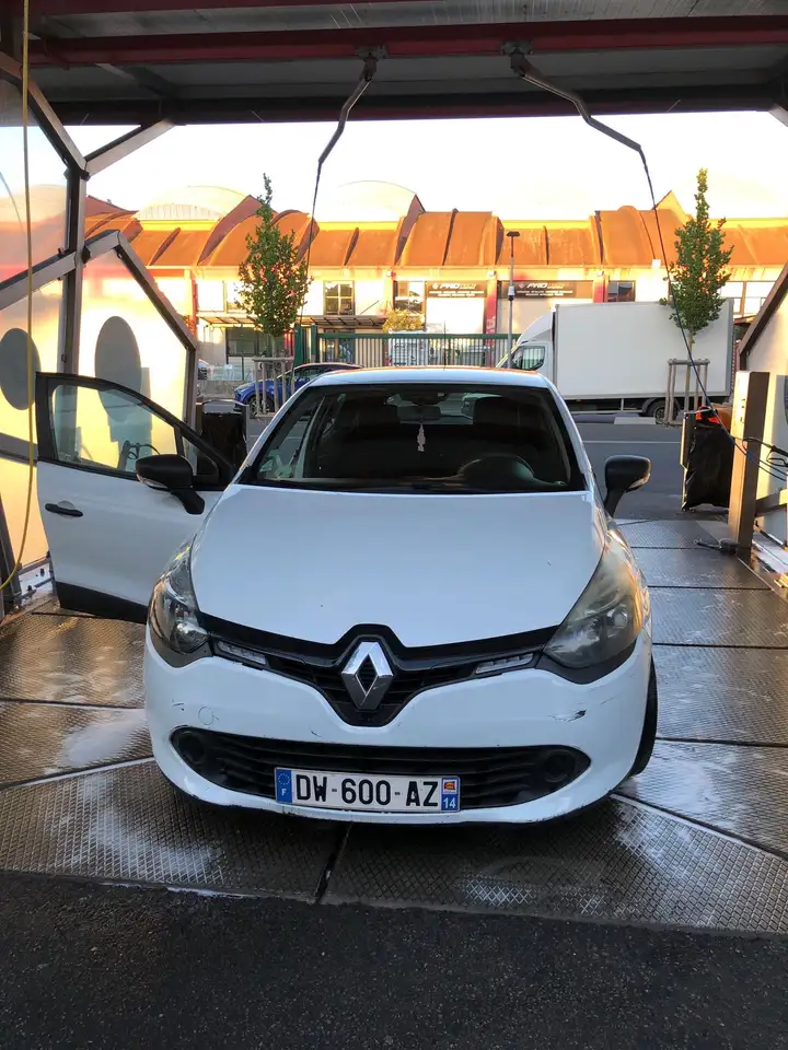 Renault Clio Citadine 3 portes — photo 4