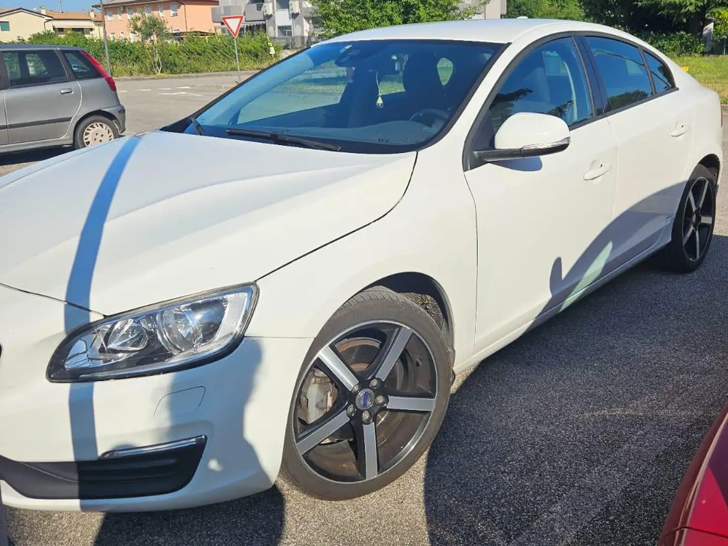 Volvo S60 S60 II 2014 2.0 d2 Momentum Bianco - 2