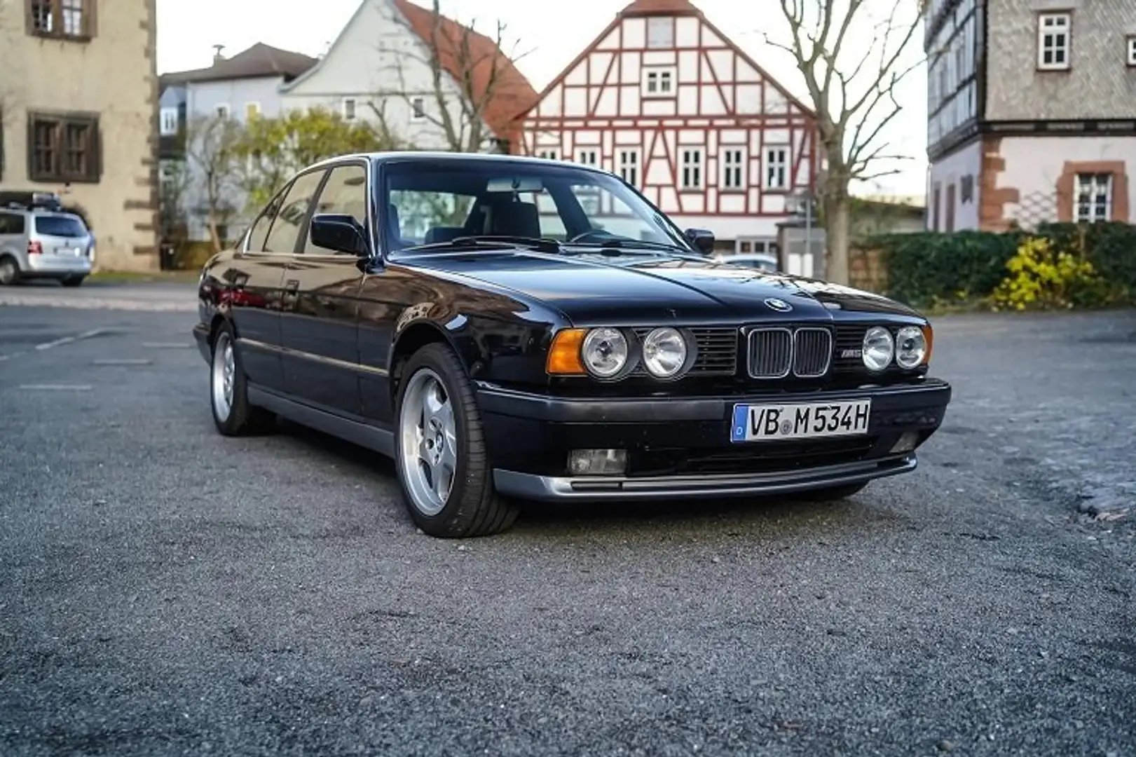 BMW M5 M5 3.5 Чорний - 1