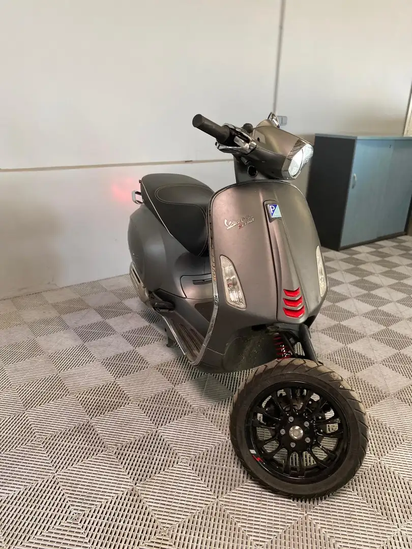 Piaggio Sprint 50CC Gris - 1