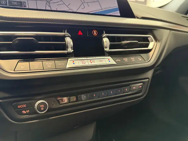BMW 1 Series view 16