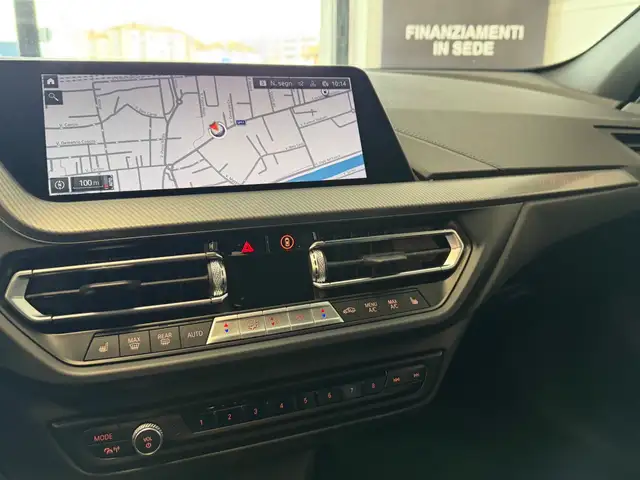 BMW 1 Series view 14