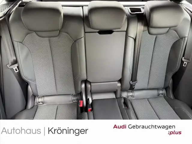 Audi Q5 view 10