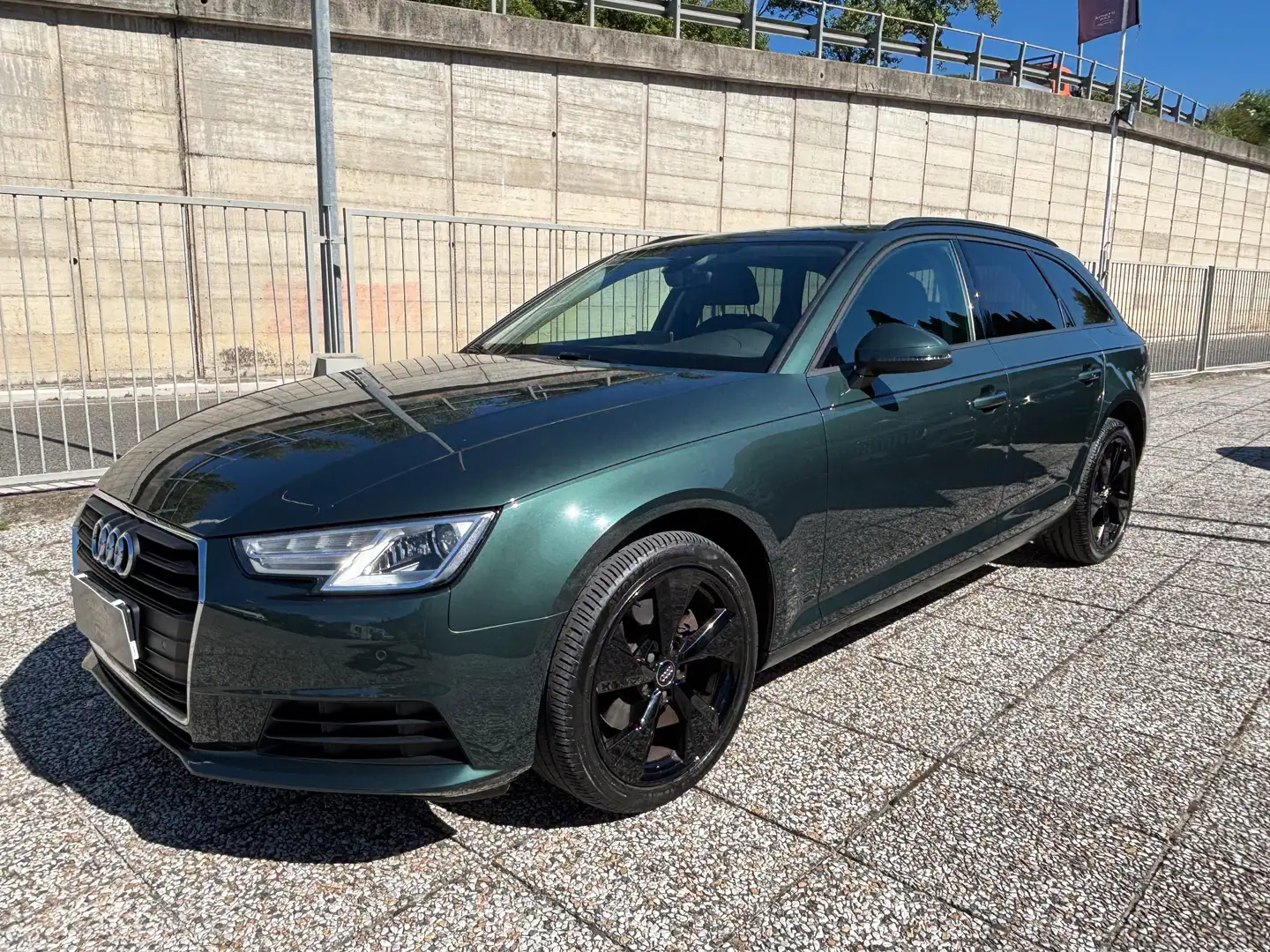 Audi A4 Avant 2.0 tdi Business  122cv my16 Vert - 2