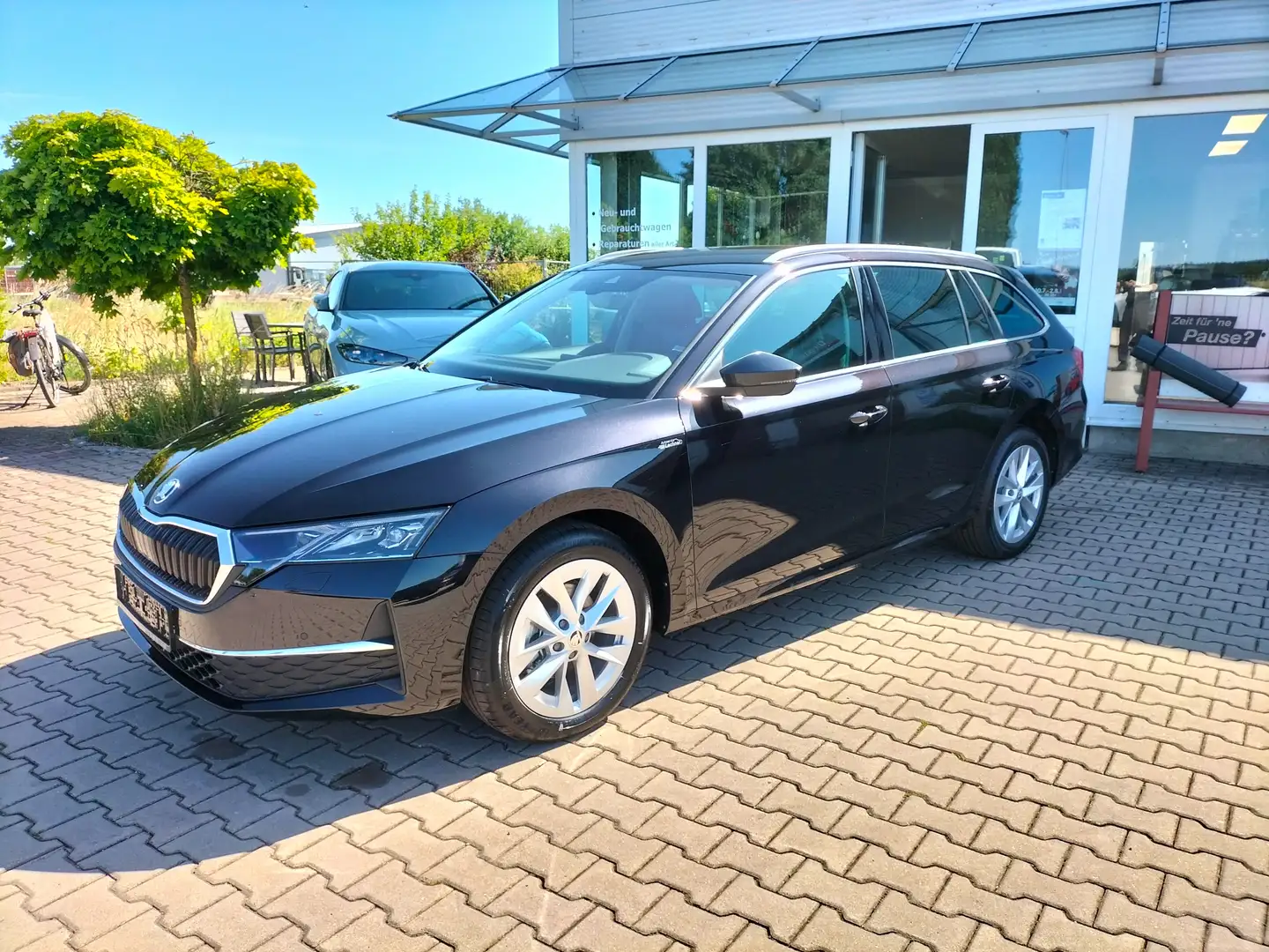 Skoda Octavia 2.0 TDI 110 kW Selection Schwarz - 2