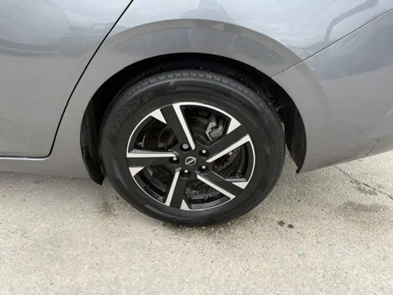 Nissan Sentra снимка Nissan Sentra