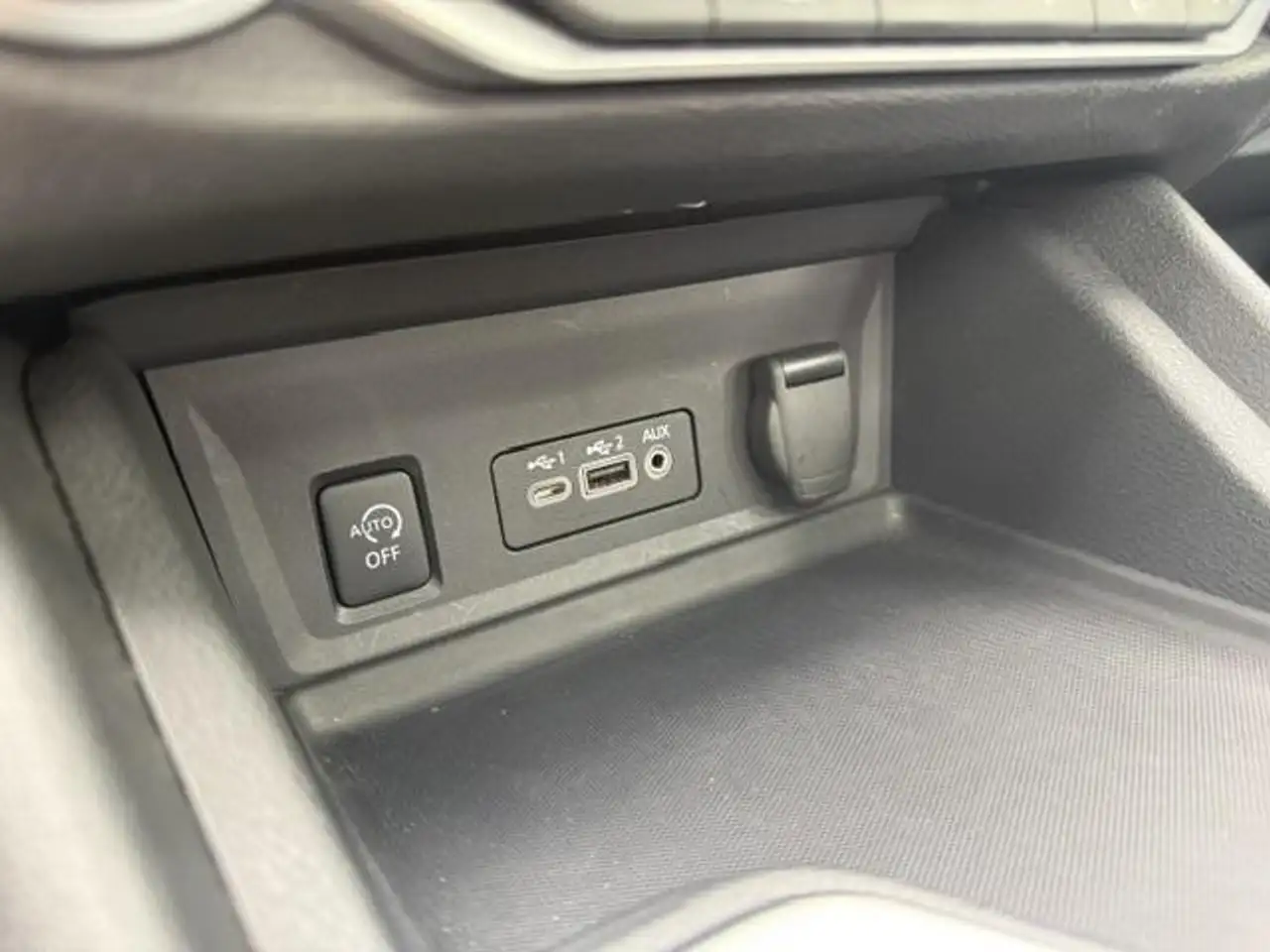 Nissan Sentra снимка Nissan Sentra
