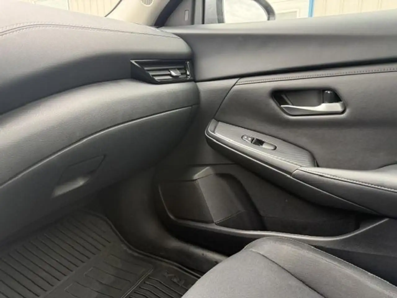 Nissan Sentra снимка Nissan Sentra