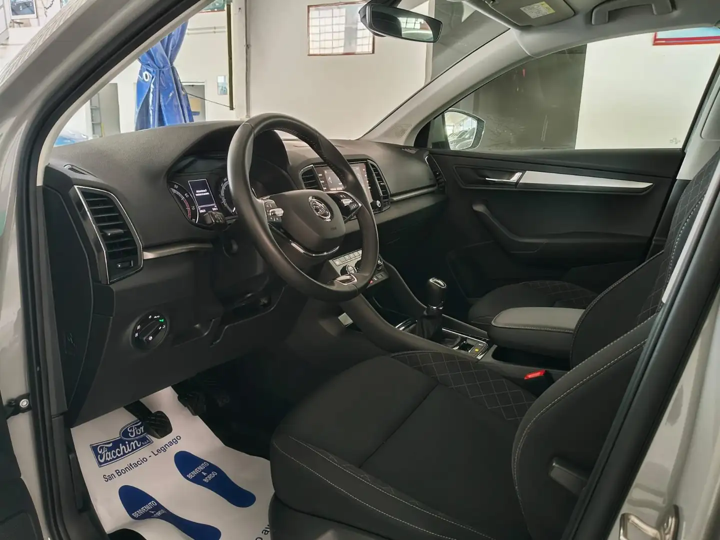 Skoda Karoq 1.0 TSI S-Tech 110cv Grijs - 2