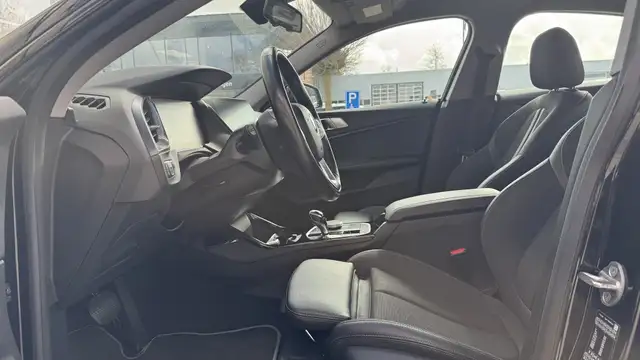 BMW 2 Series view 10