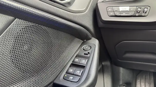BMW 2 Series view 21