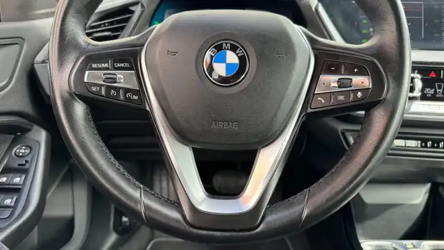 BMW 2 Series view 22