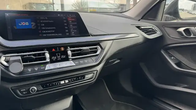 BMW 2 Series view 16